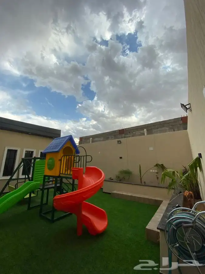 للبيع شاليه واستراحة لا في ان روز 11