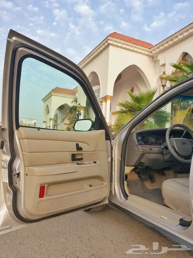 ( مباع ) فورد كراون فكتوريا 2011 26