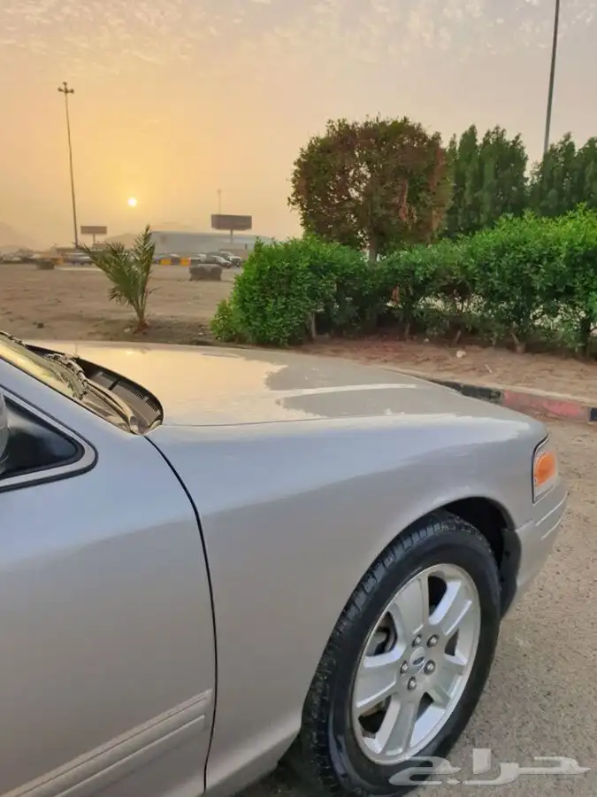 ( مباع ) فورد كراون فكتوريا 2011 5