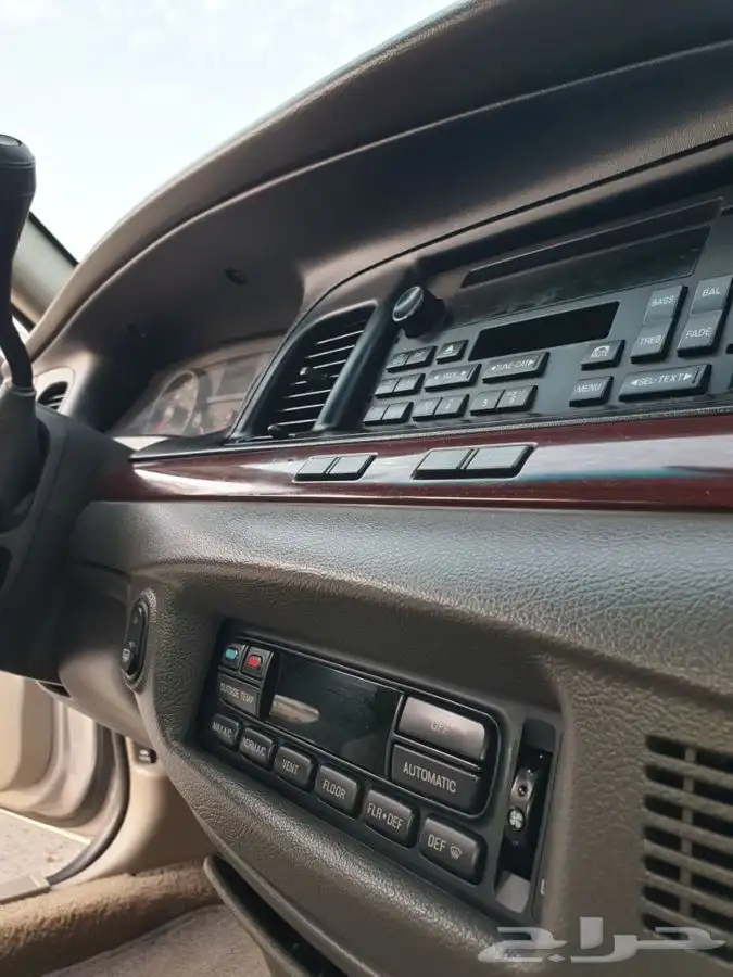 ( مباع ) فورد كراون فكتوريا 2011 37