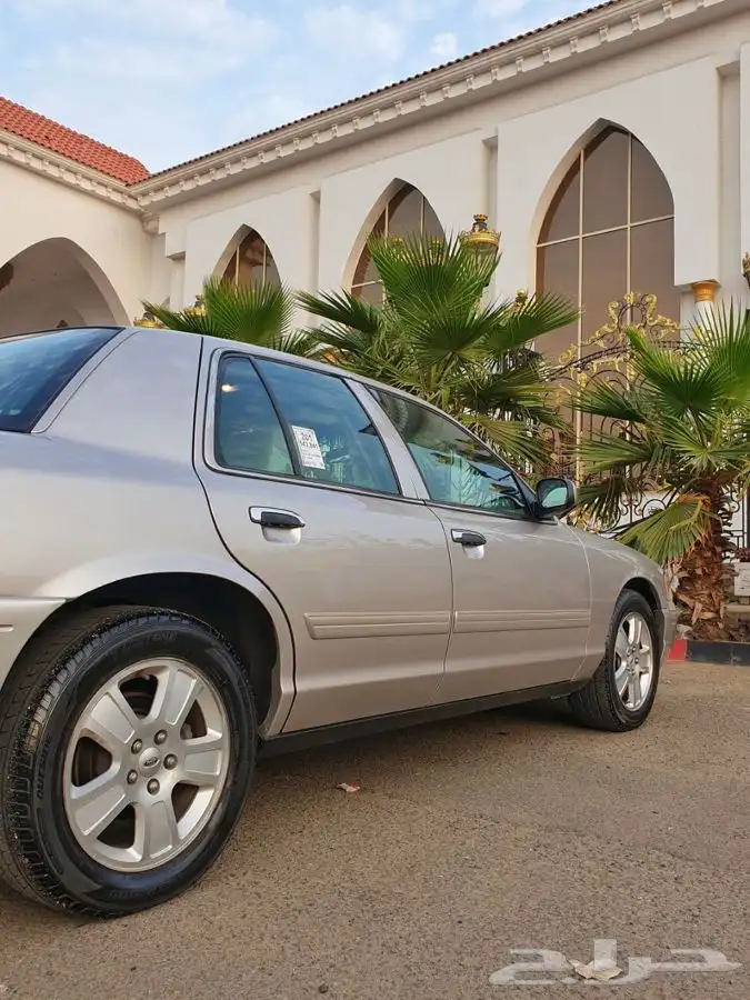 ( مباع ) فورد كراون فكتوريا 2011 12