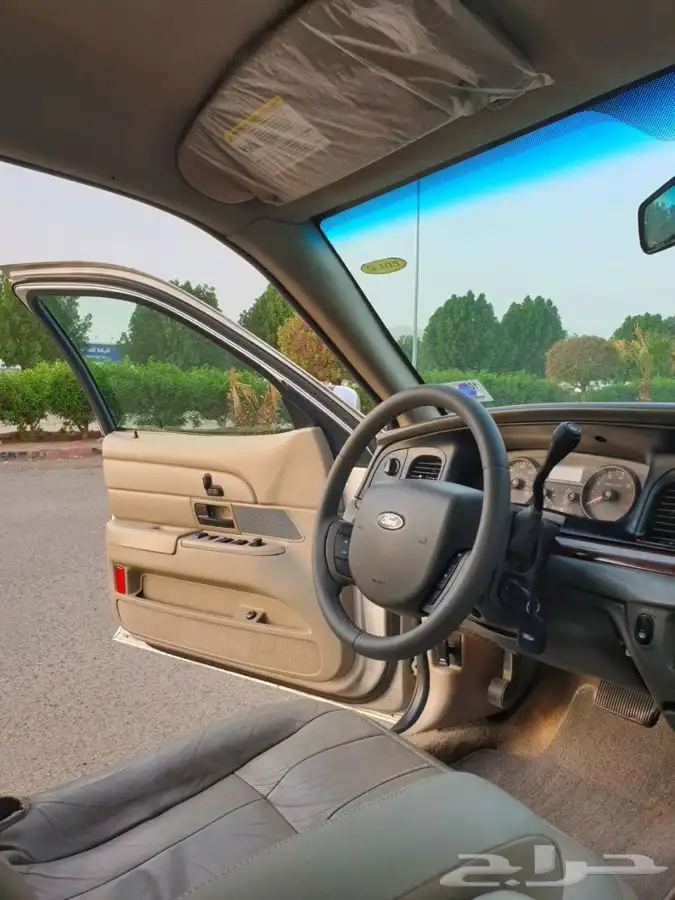 ( مباع ) فورد كراون فكتوريا 2011 32