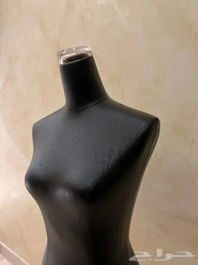 مانيكان ملابس نسائية جلد من جدة للديكور 0
