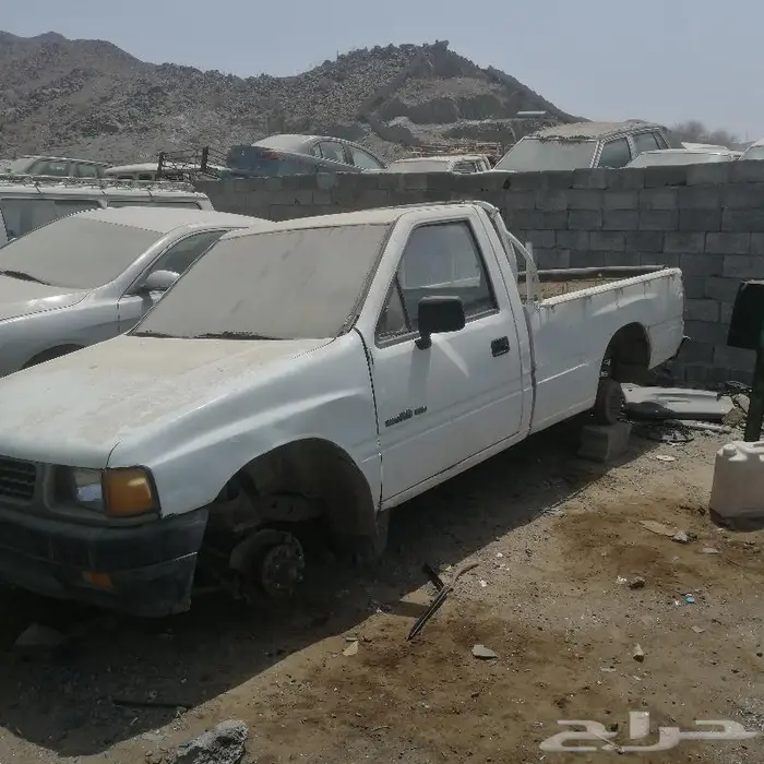 للبيع قطع غيار ايسوزو السيارة تشليح 4