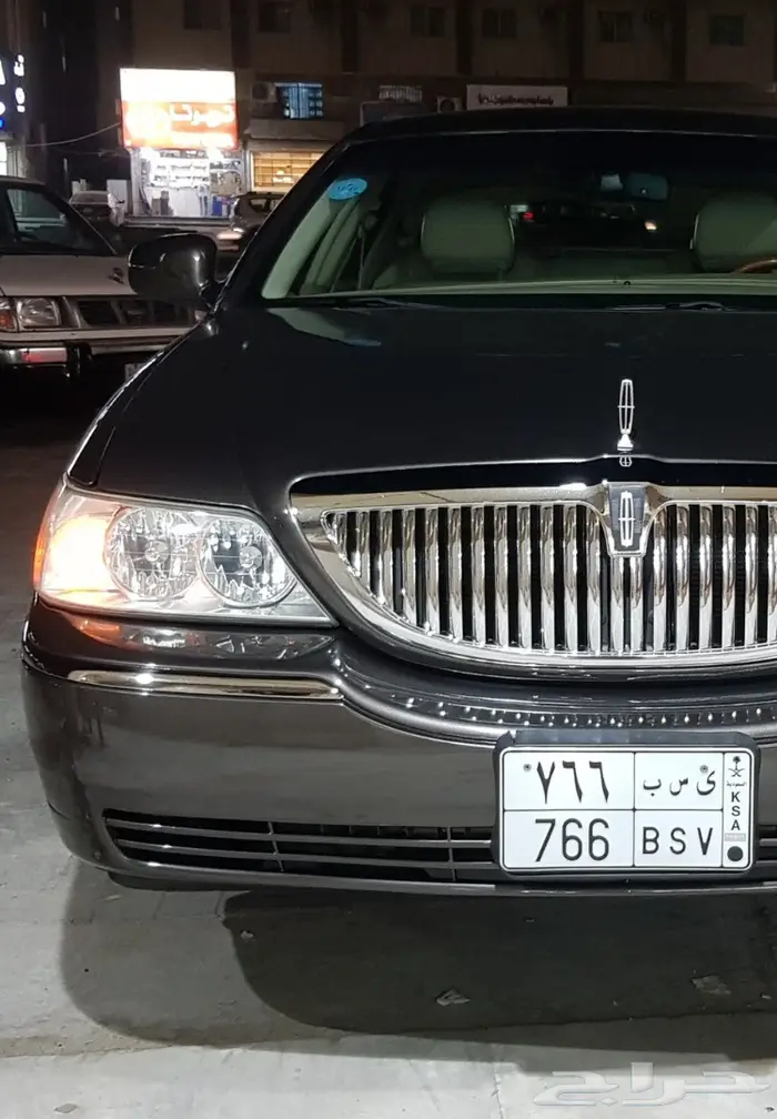 تاون كار 2007 سعودي لارج نظيف جدا .. لون مميز 0