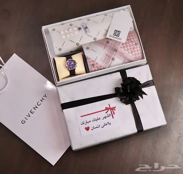 طقم شماغ. مع ملحقاته 2