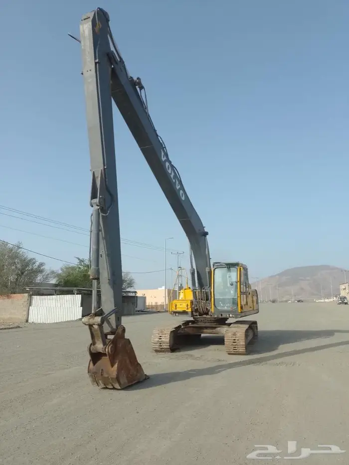 معدات ثقيلة وقلابات ولوابد و سطحات للايجار الشهري او مشاريع 5