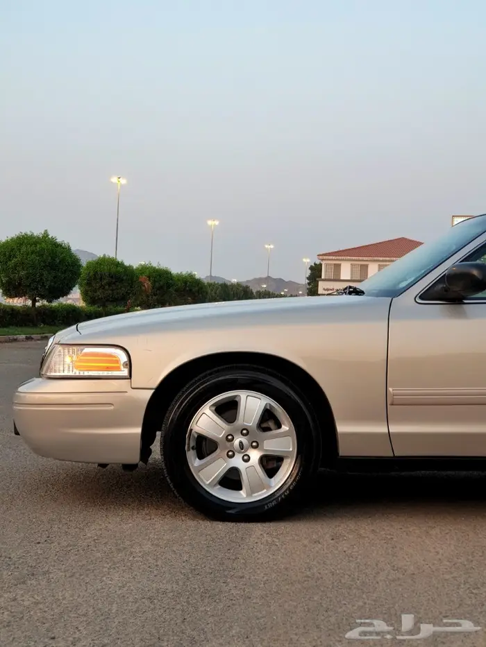 ( مباع ) فورد فكتوريا 4