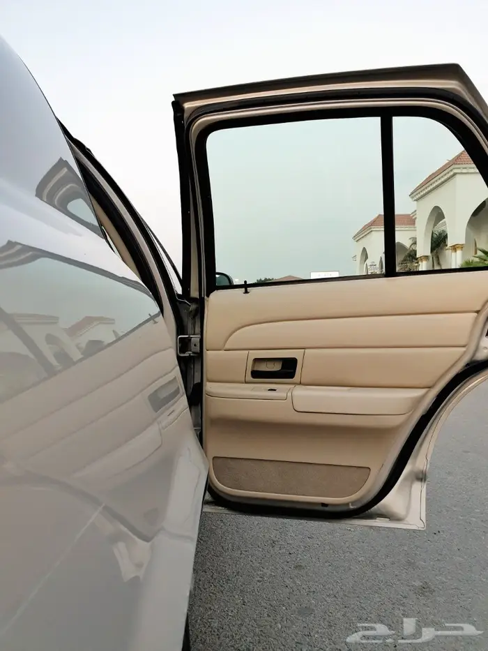 ( مباع ) فورد فكتوريا 30