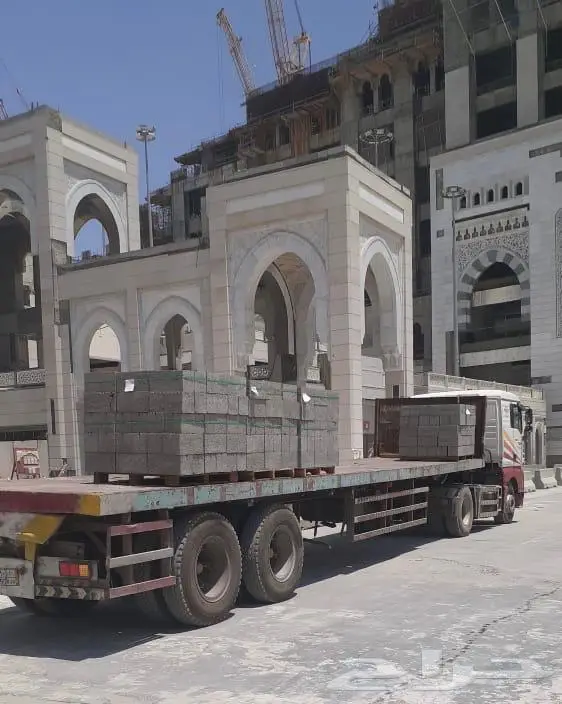 معدات ثقيلة وقلابات ولوابد و سطحات للايجار الشهري او مشاريع 12