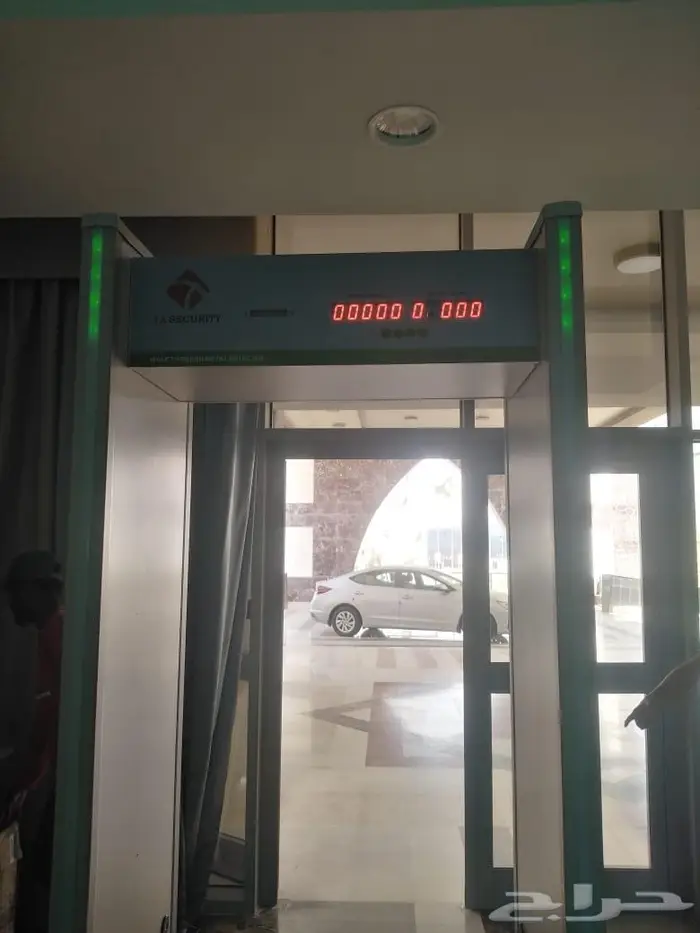 بوابات كشف المعادن والتفتيش الأمني 8