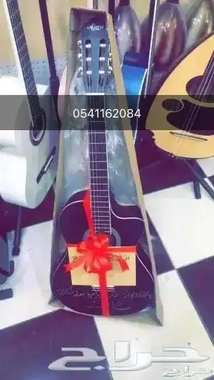 جيتار كلاسك بسعر 350  فقط توصيل   فوري خلال ساعه فقط 1