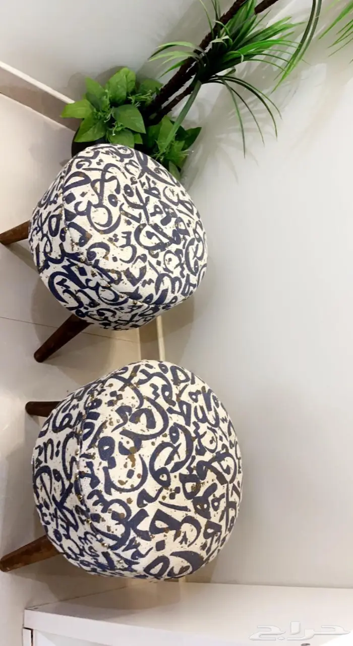 كراسي فاخرة بحروف عربية 0