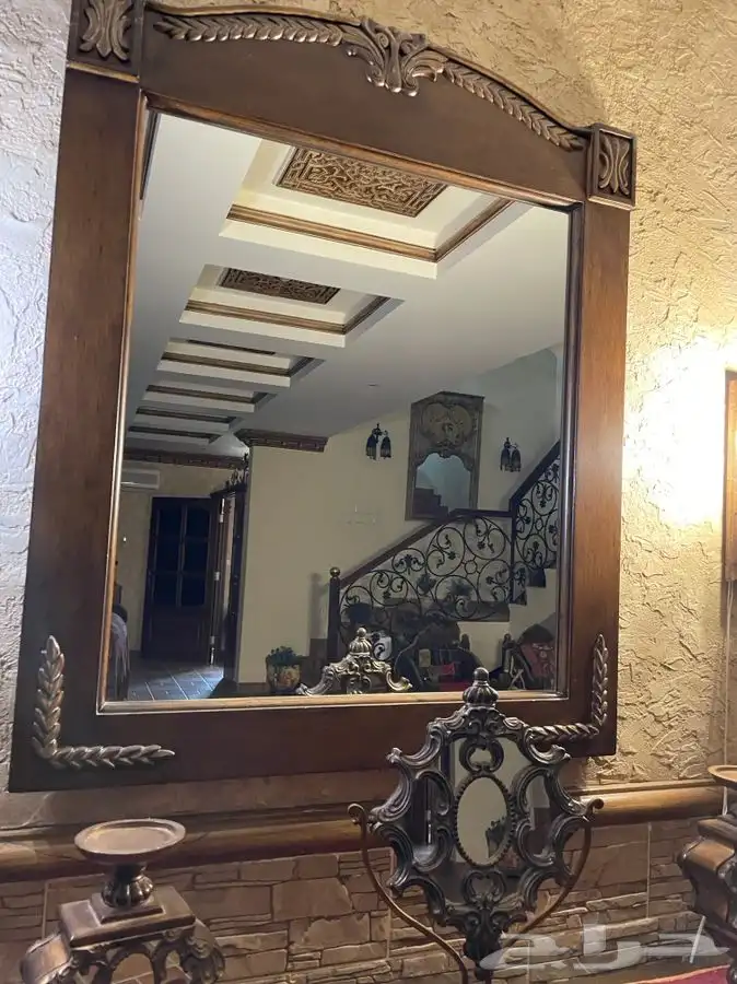 مدخل طاوله ومرايه بحاله ممتازه 0