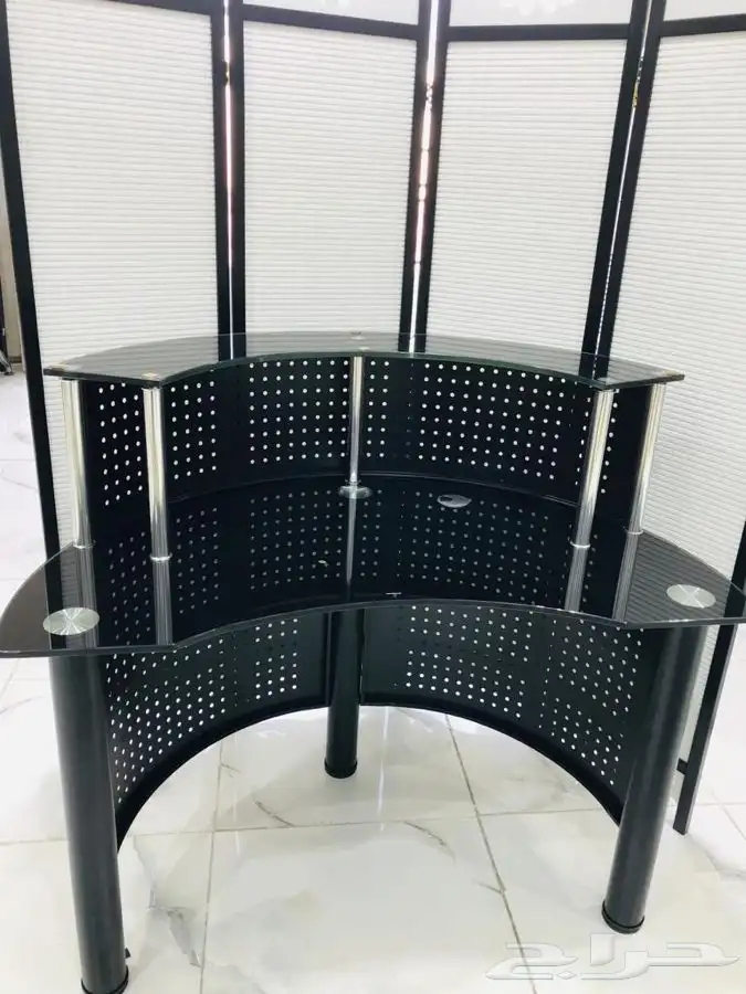 مكاتب استقبال لون ابيض و اسود جديد بالكرتون 2