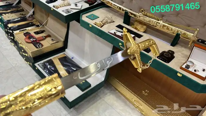طقم هدية بشت حساوي سيف دمشقي درع عطورات مبخرة قرأن 19