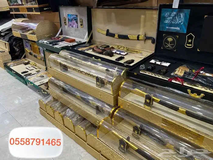 طقم هدية بشت حساوي سيف دمشقي درع عطورات مبخرة قرأن 17