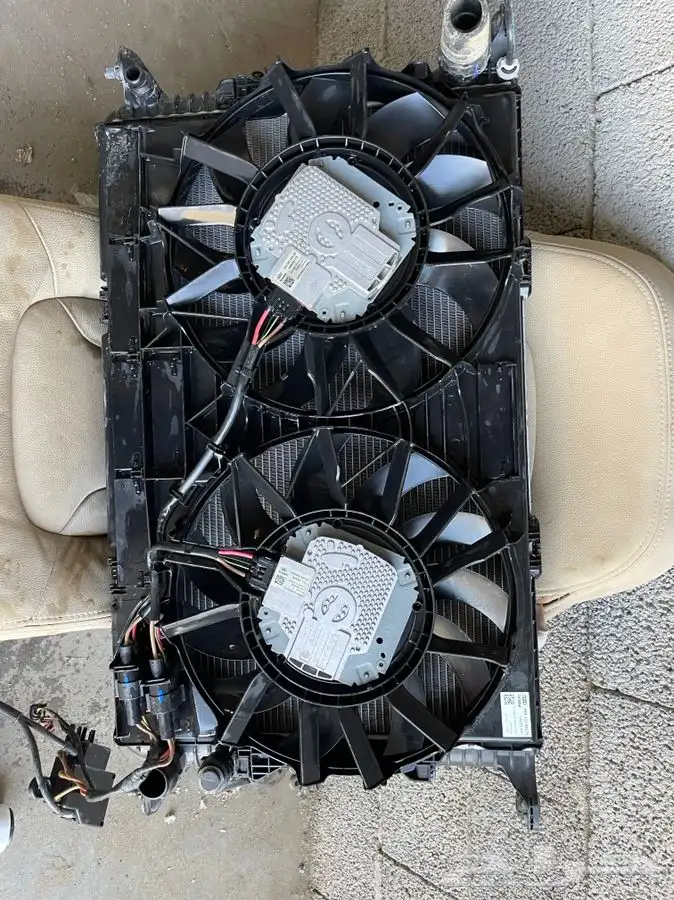 قطع غيار اودي راديتر ومروحة A8 0