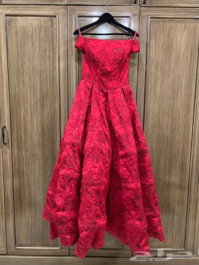 فستان لون احمر المقاس فري سايز 0