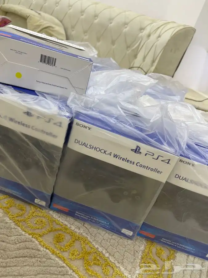 للبيع يدات سوني 4 0