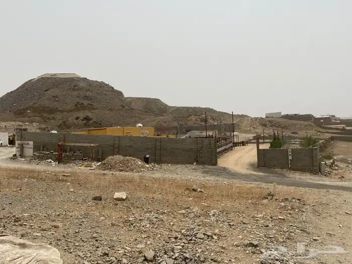 غرف مع حوش للاجار السنوي حي الحرزات 2