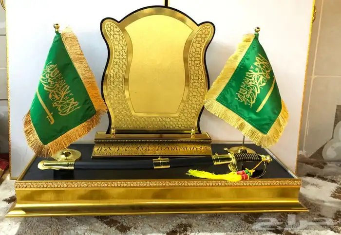 دروع و سيوف فاخره كبيرة و صغيرة 1