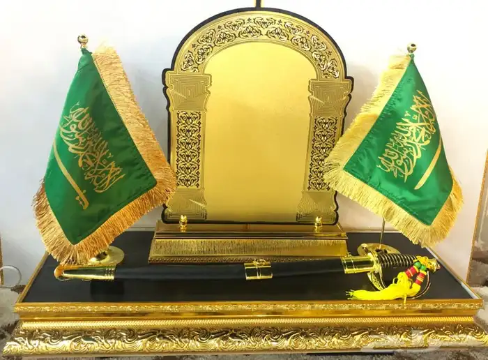دروع و سيوف فاخره كبيرة و صغيرة 12