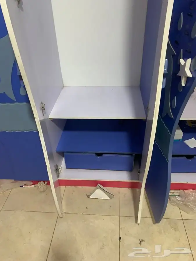 للبيع دولاب ملابس كبير تفصيل 3