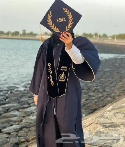 روب التخرج بالإسم 37