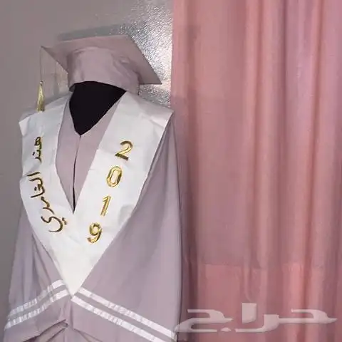 روب التخرج بالإسم 31