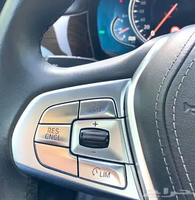 ممشي 28ألف كيلوضمان الوكيل4سلندر موفرهBMW 730 شبه جديده 42