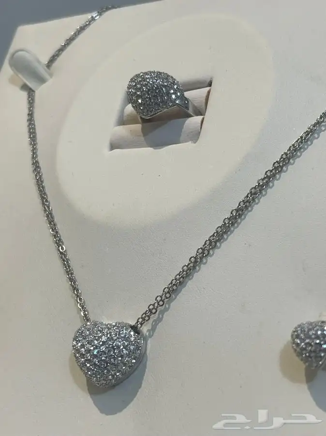 سلاسل يدويه افريقيه واساور الصداقه و ربطات شعر 10