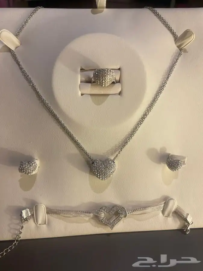 سلاسل يدويه افريقيه واساور الصداقه و ربطات شعر 9