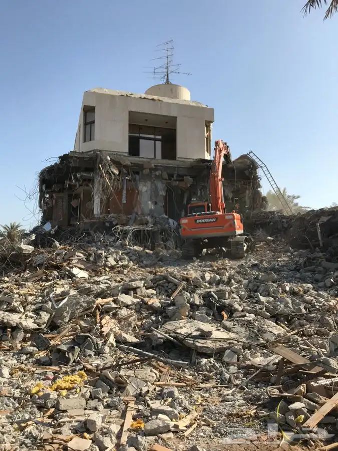 هدم جميع المباني وستخراج تصاريح من دوم مقابل 1