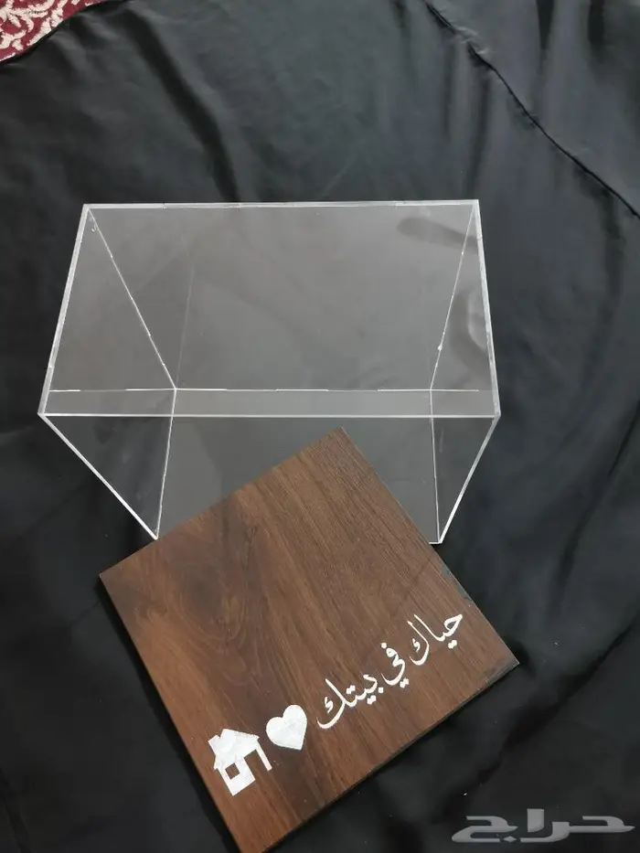 بكس اكرلك قاعده خشب حسب طلب العميل 2
