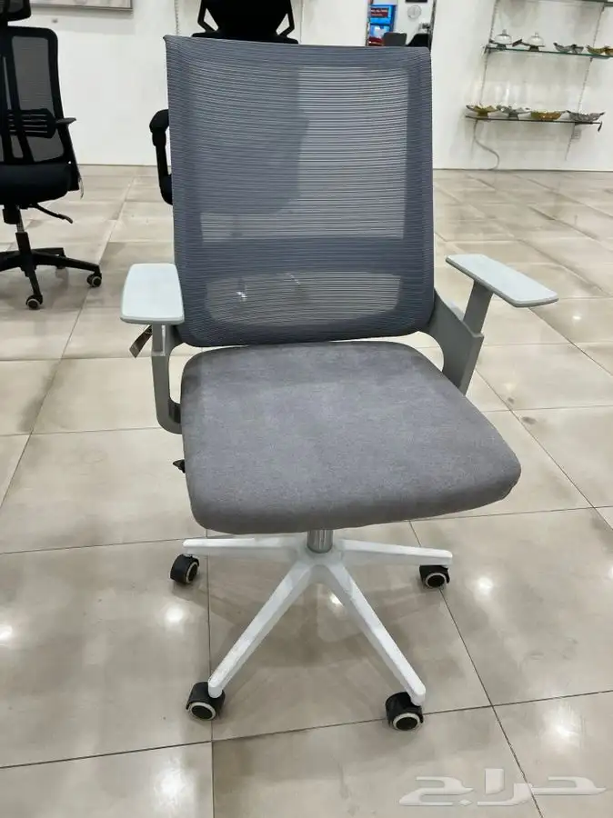 كراسي مكاتب وطاولات 0