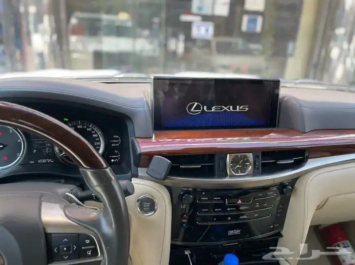 انترفيس لكزس LX570 2020 2