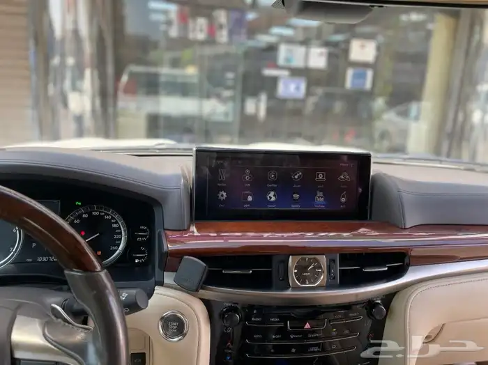 انترفيس لكزس LX570 2020 1