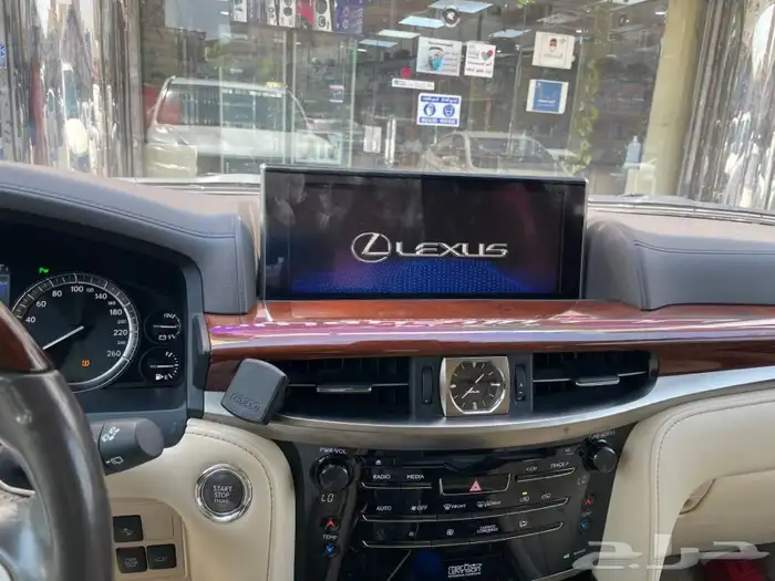 انترفيس لكزس LX570 2020 3