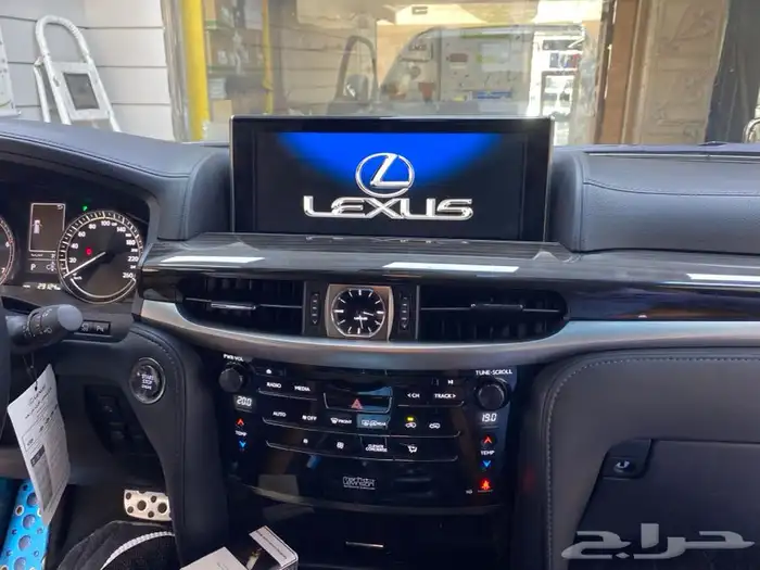 انترفيس لكزس LX570 2020 6