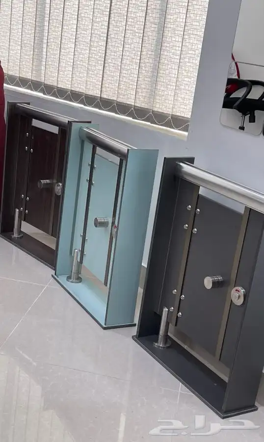 حواجز حمامات الفينوليك 0