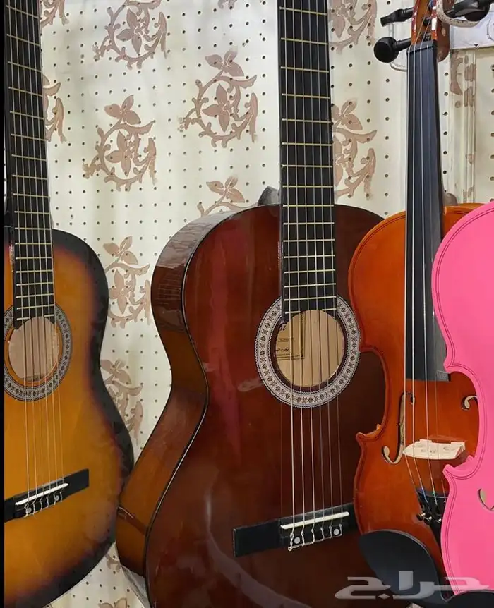 الالات موسيقيه غيتار وعود  بيانو وكمان  3