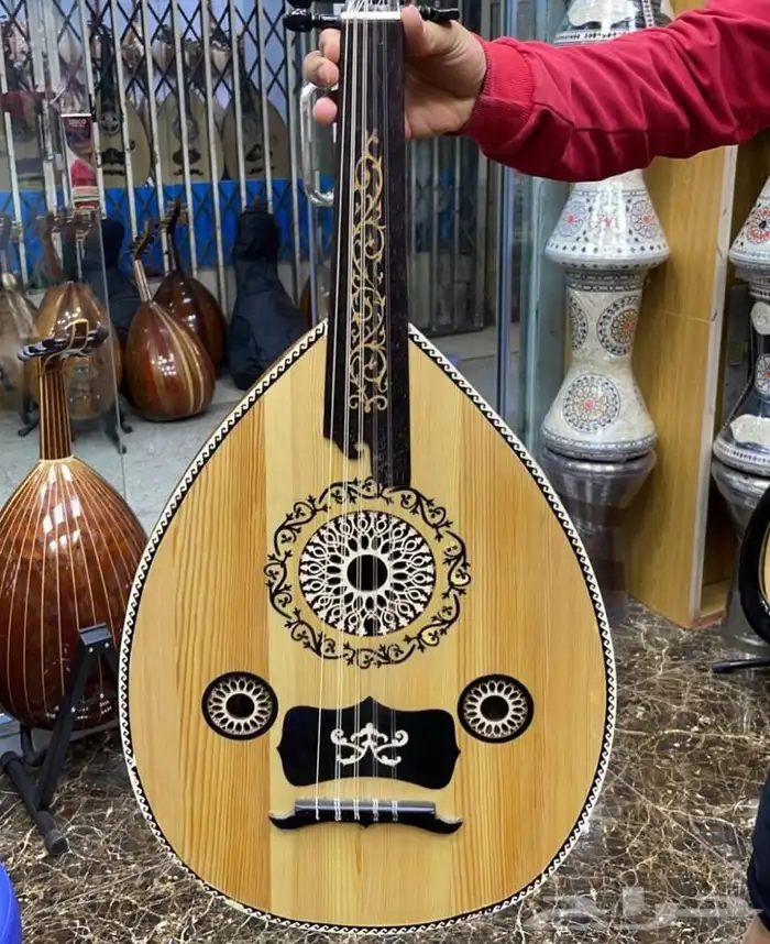 الالات موسيقيه غيتار وعود  بيانو وكمان  1