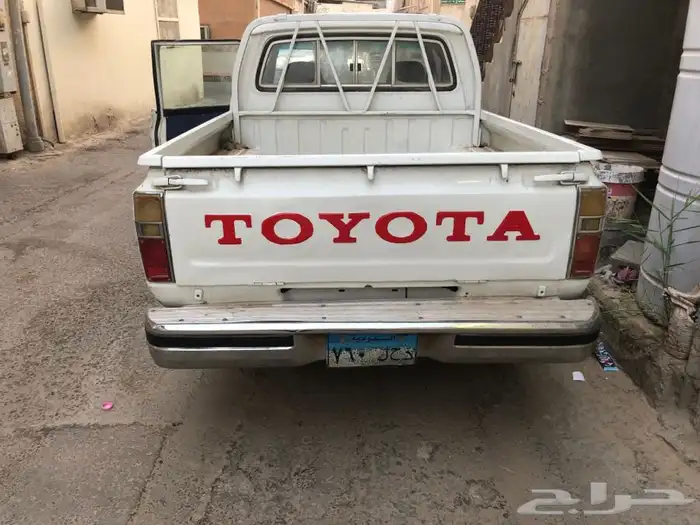 للبيع هايلكس غمارتين موديل 1983بالاحساء 0