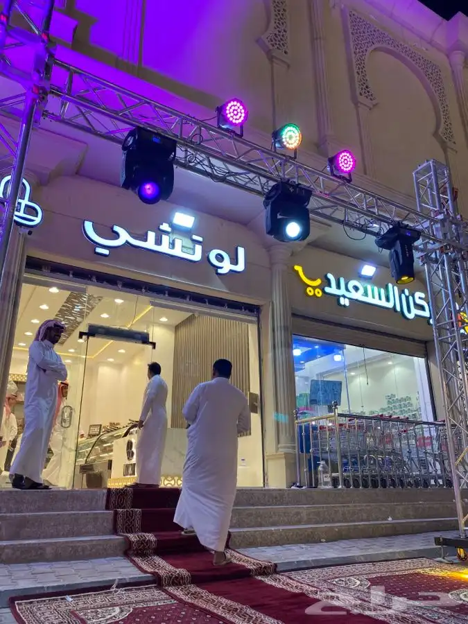 بوابه تراس مع الاضاءات والمهرج بلونات 6