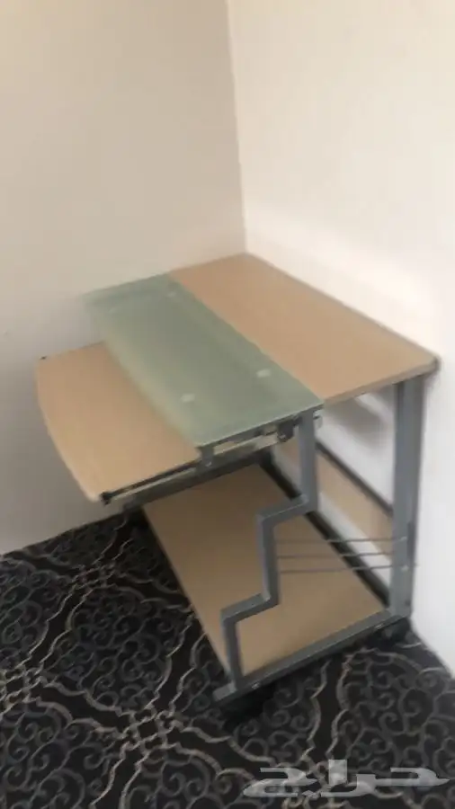 طاولة كمبيوتر 1