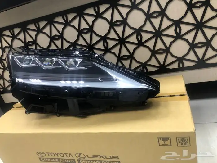 شمعه لكزس RX ثلاث عدسات يمين 2020 4