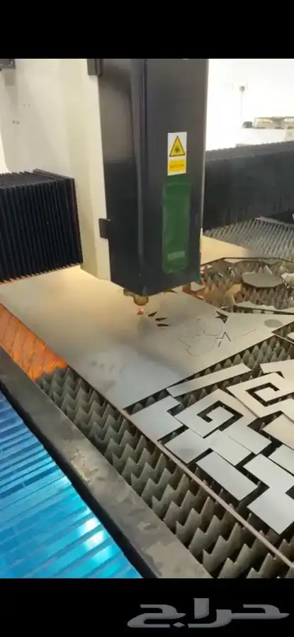 قص ليزر باحدث المكن لوحات اعلانيه حروف مضيئة واجهات كلادنج 56