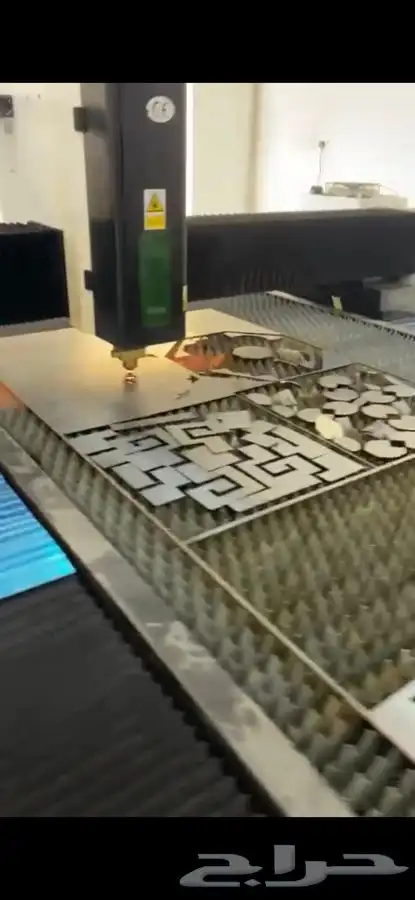 قص ليزر باحدث المكن لوحات اعلانيه حروف مضيئة واجهات كلادنج 59