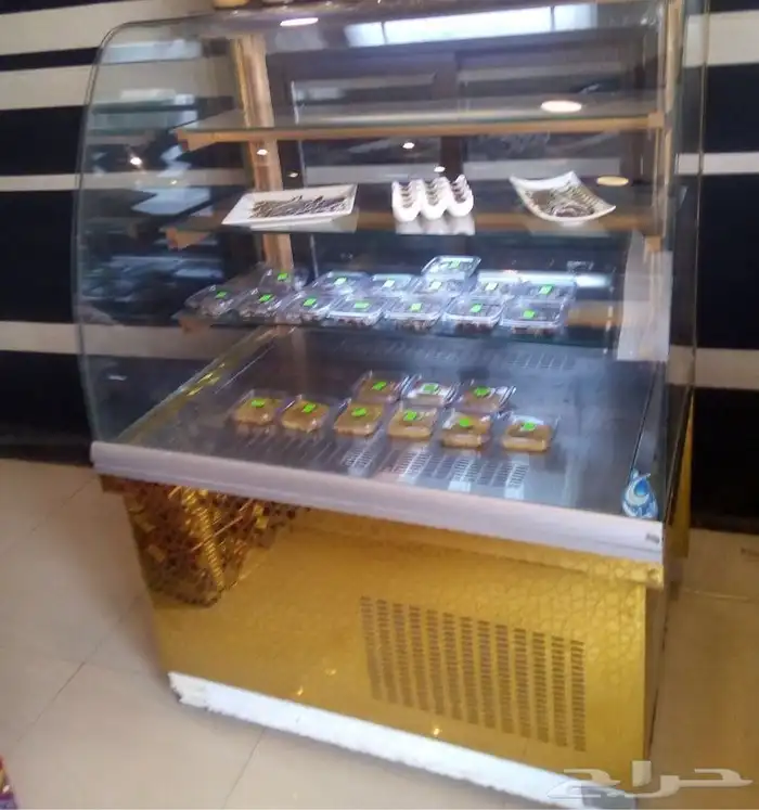  ثلاجات عرض ALFURAT لعرض الحلويات ذهبي 4